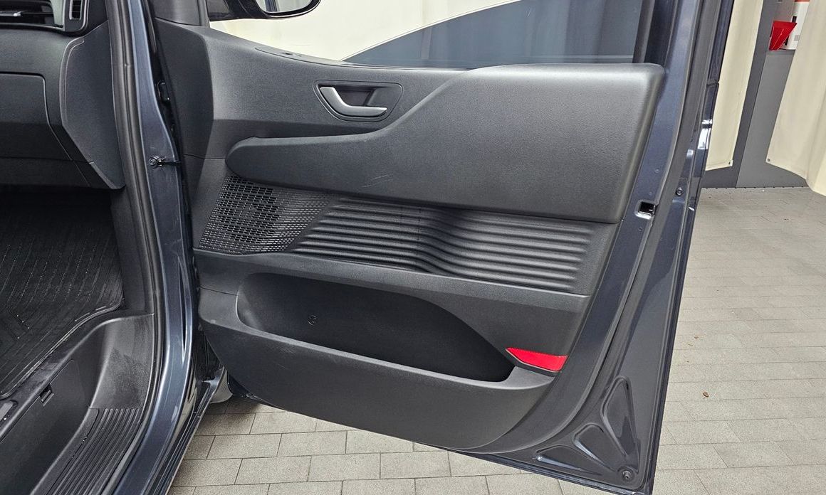 Hyundai Staria 2025