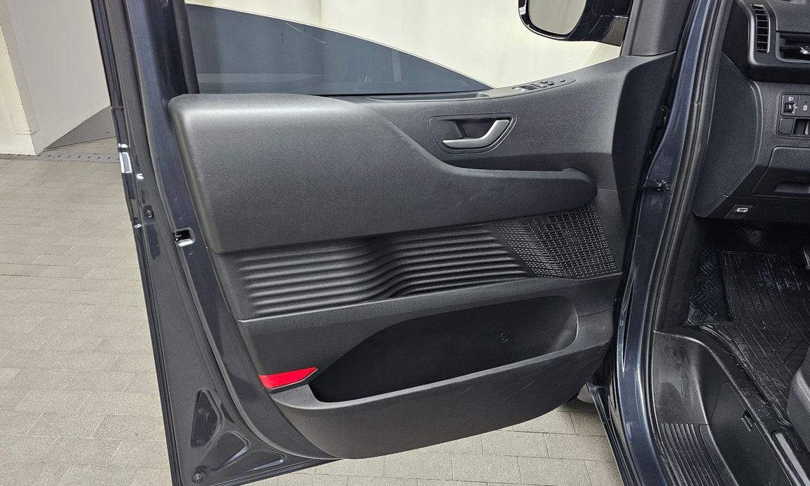 Hyundai Staria 2025