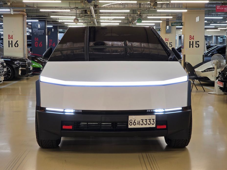 Tesla Cybertruck 2026