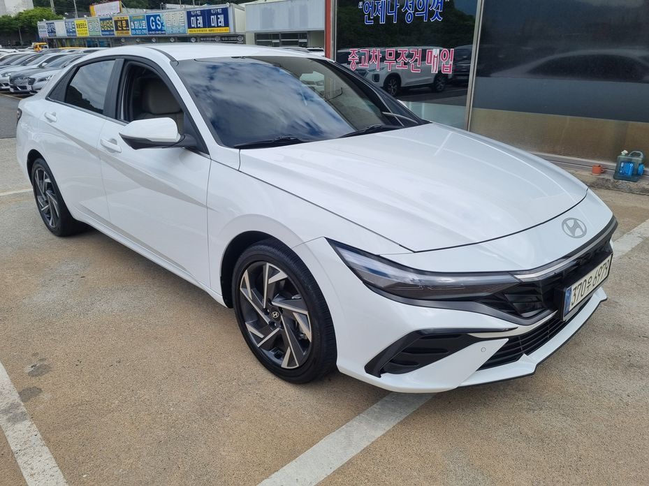 Hyundai AVANTE 2025