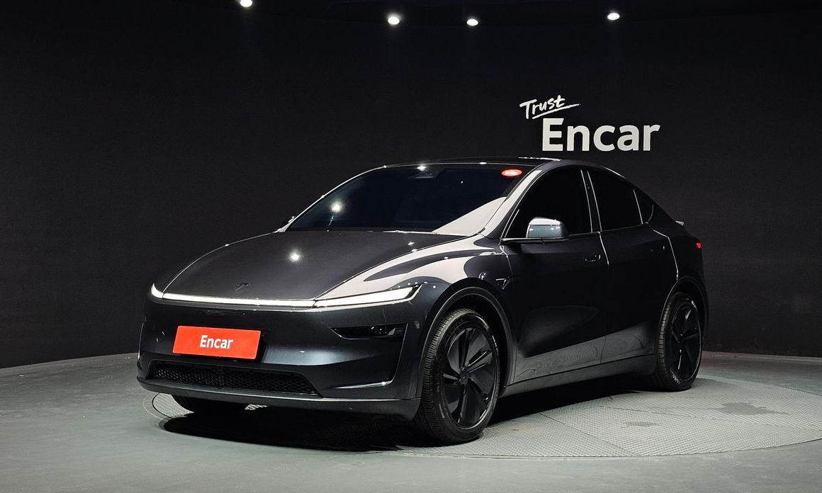 Tesla Model Y 2025