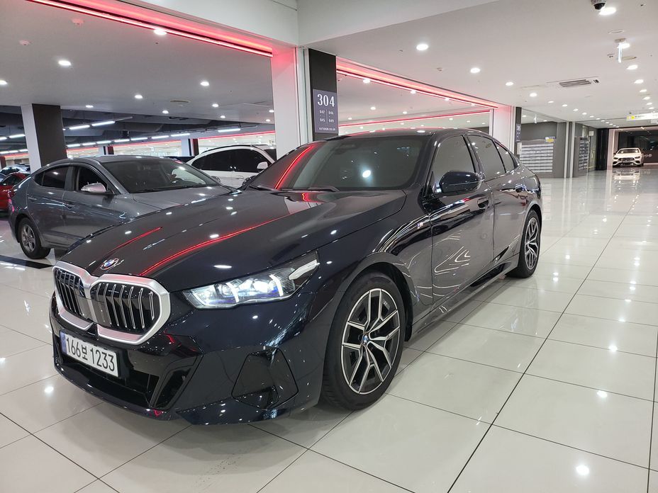 BMW 5-Series 2024