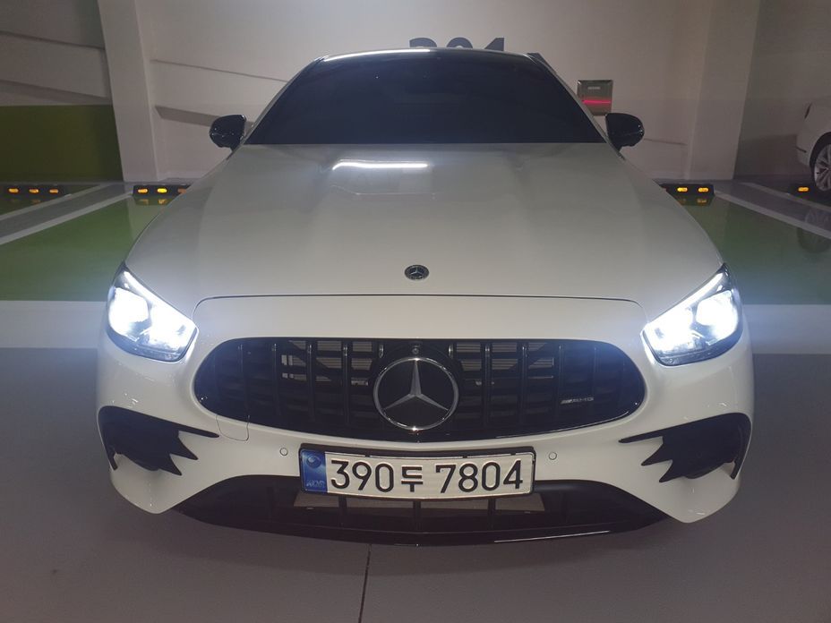 Mercedes-Benz E-Class 2023