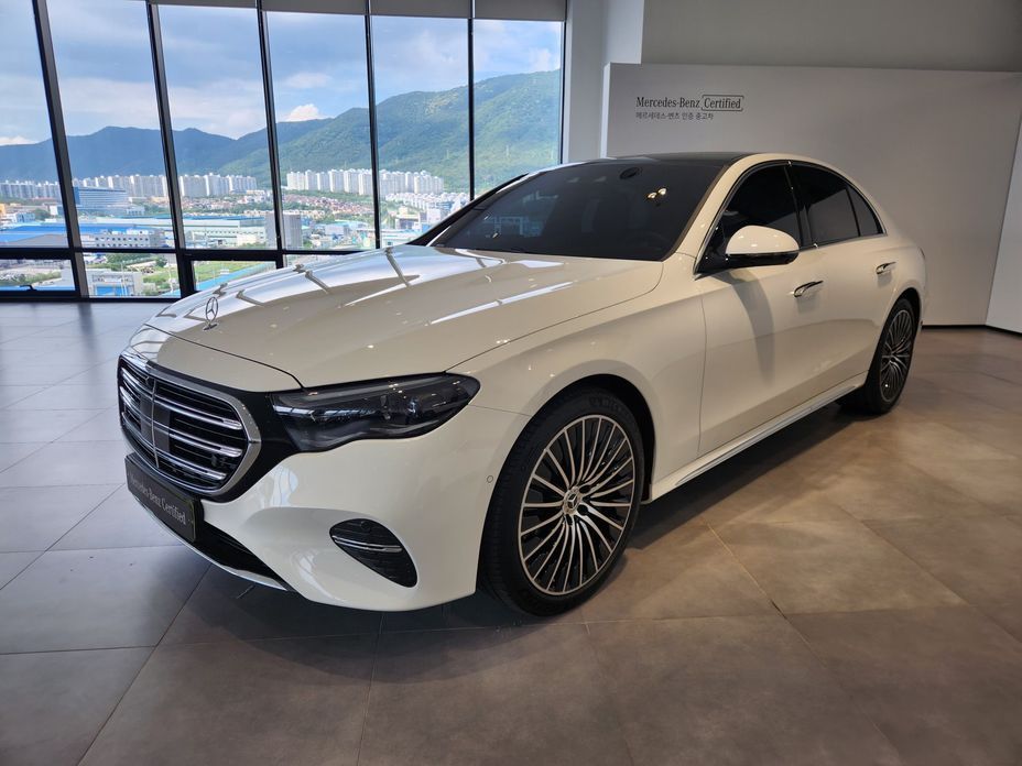 Mercedes-Benz E-Class 2025