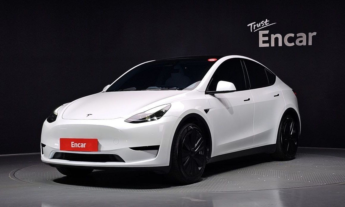 Tesla Model Y 2024