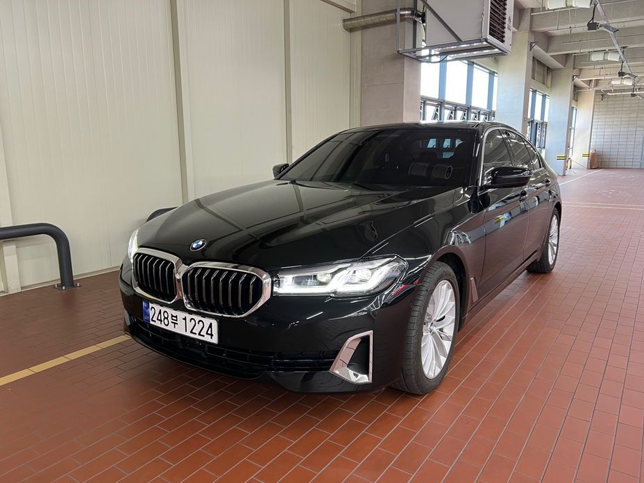 BMW 5-Series 2023