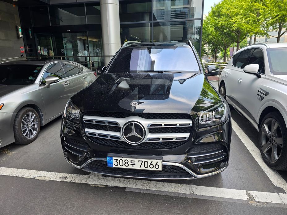Mercedes-Benz GLS-Class 2023