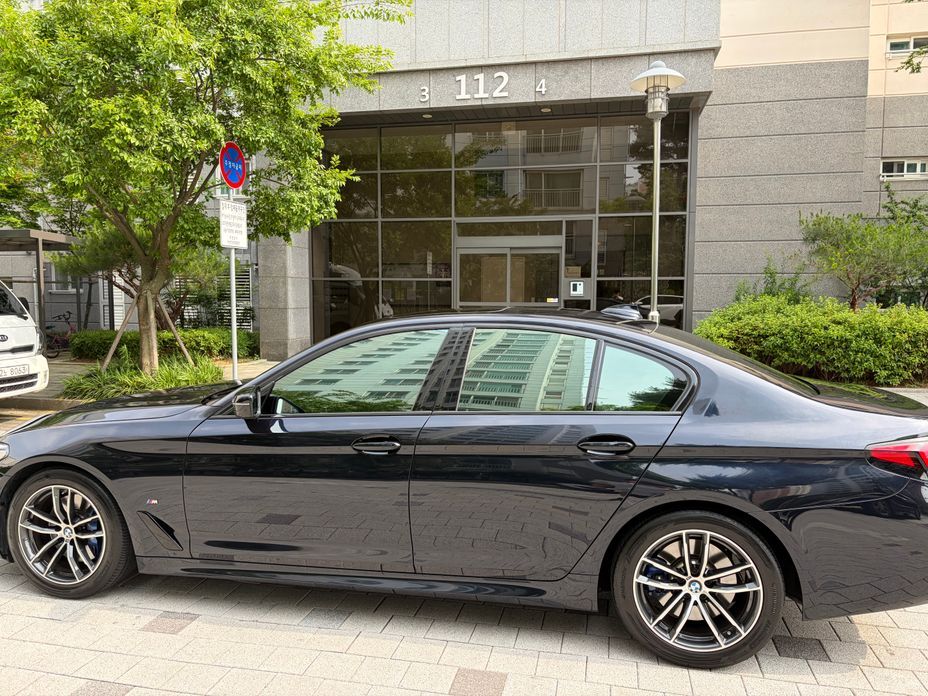 BMW 5-Series 2023