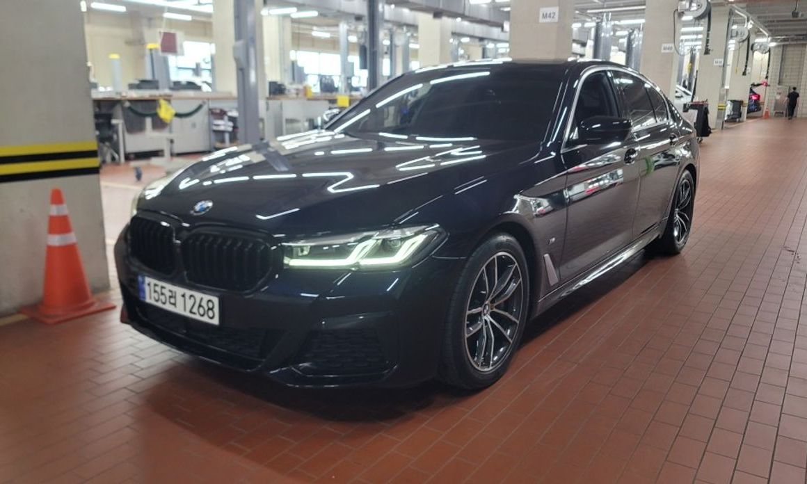 BMW 5-Series 2023