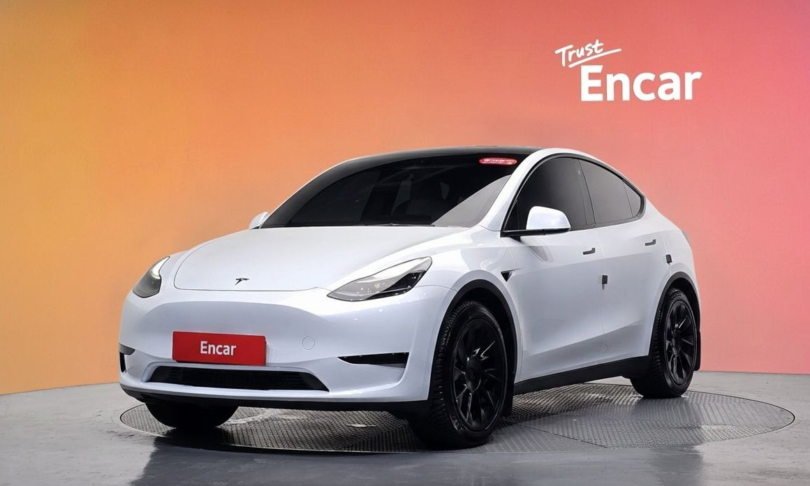 Tesla Model Y 2024