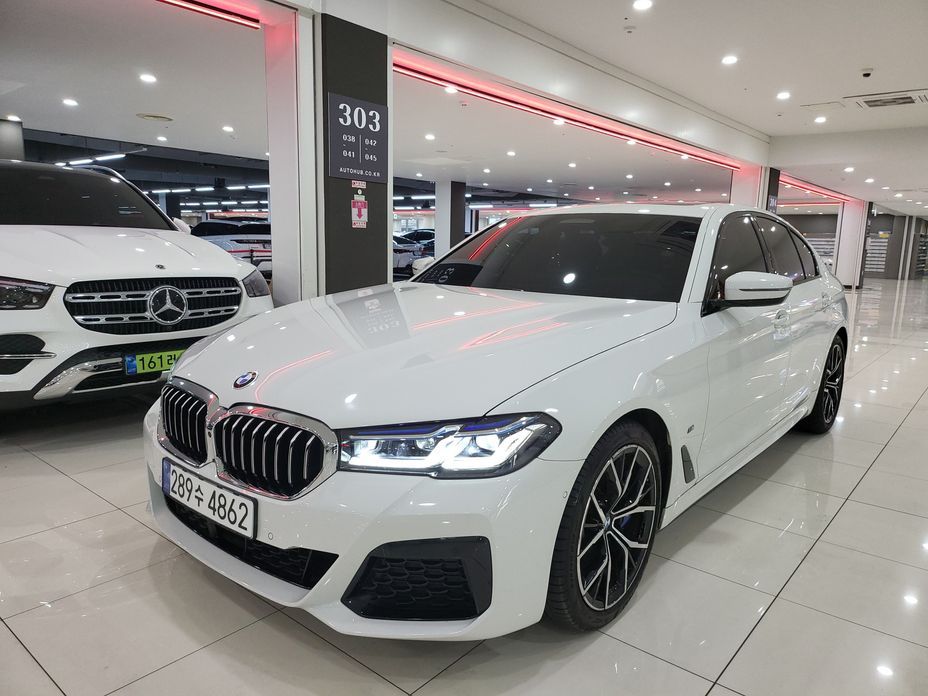 BMW 5-Series 2023