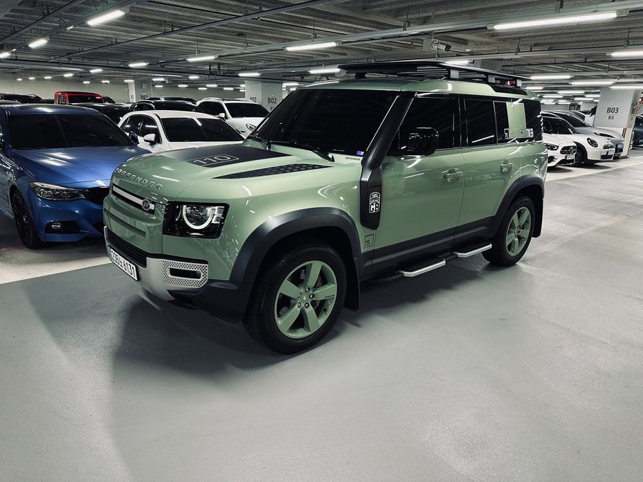 Land Rover Defender 2023
