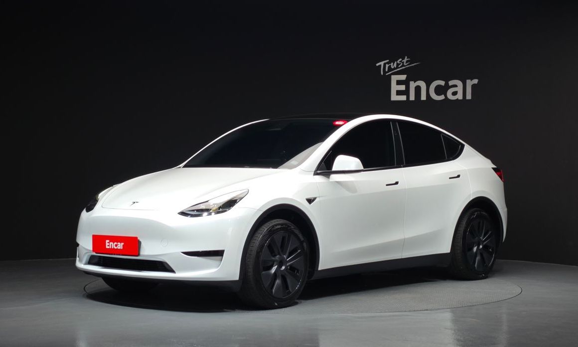 Tesla Model Y 2024