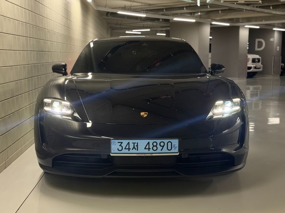 Porsche Taycan 2021
