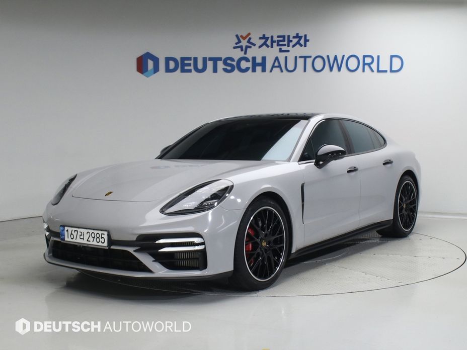 Porsche Panamera 2021