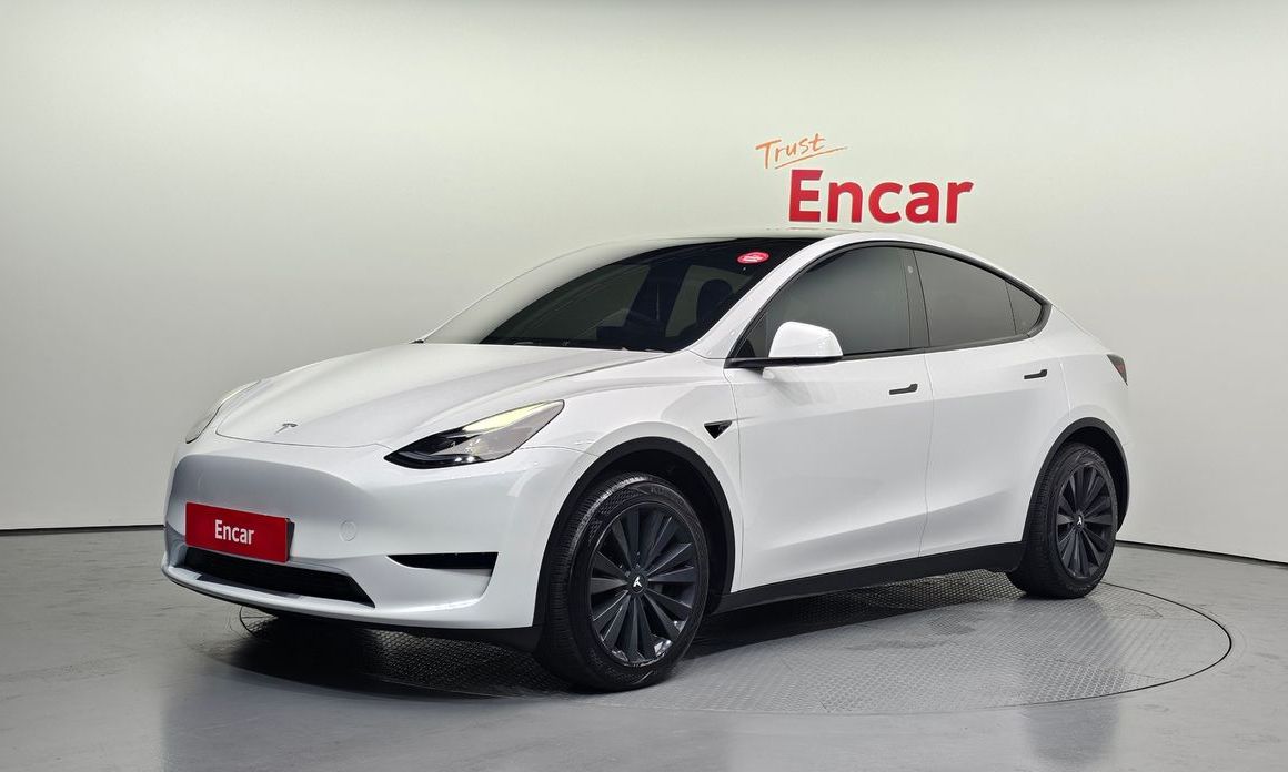 Tesla Model Y 2024