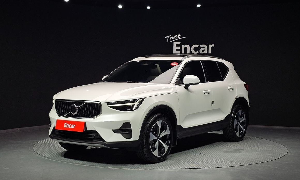 Volvo XC40 2025