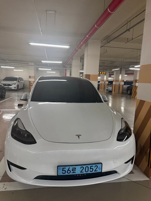 Tesla Model Y 2024