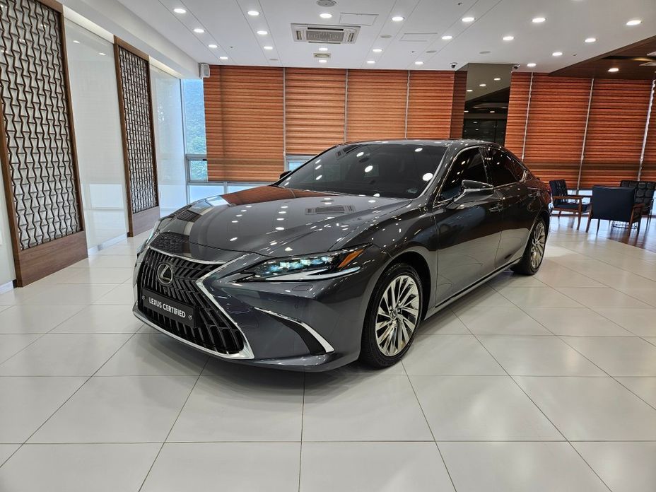 Lexus ES 2025