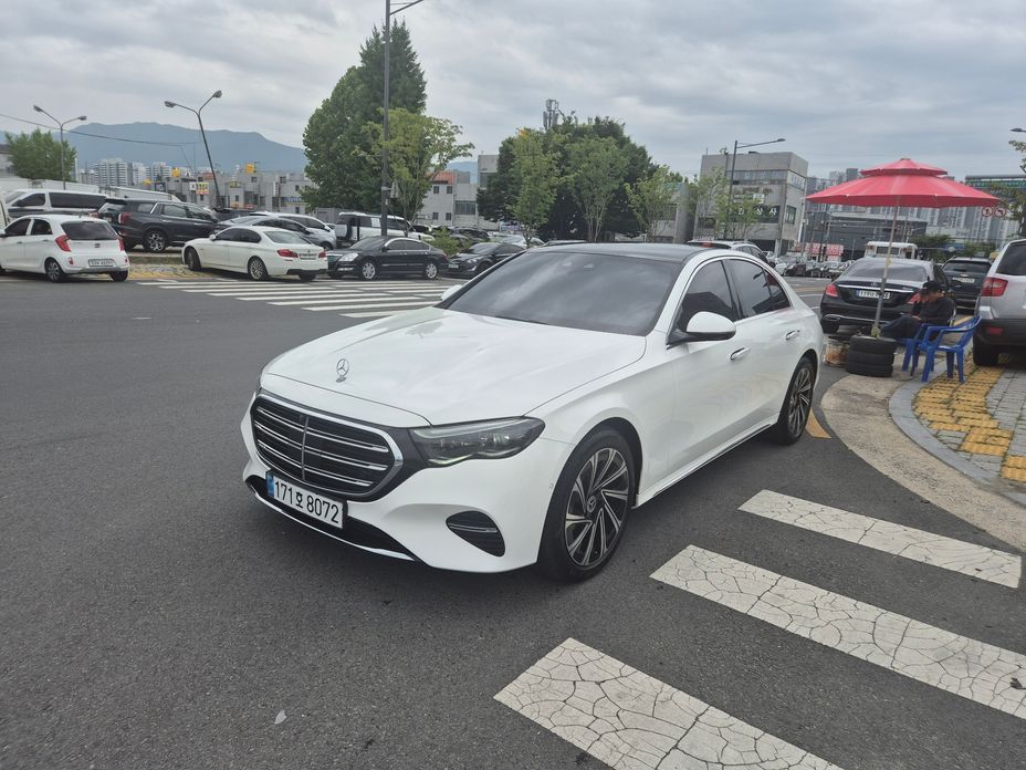 Mercedes-Benz E-Class 2024