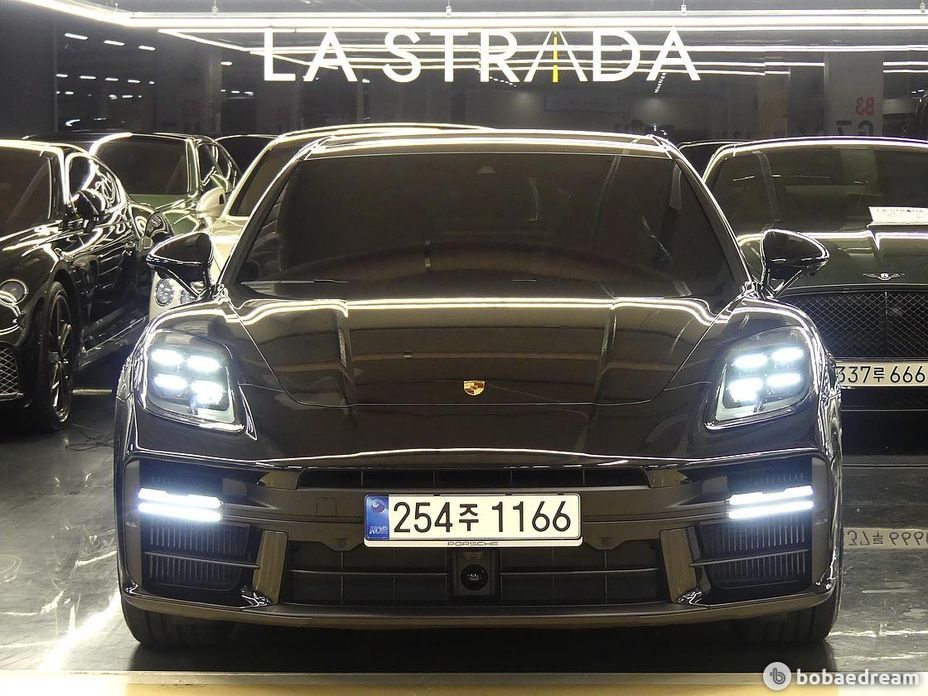 Porsche Panamera 2025