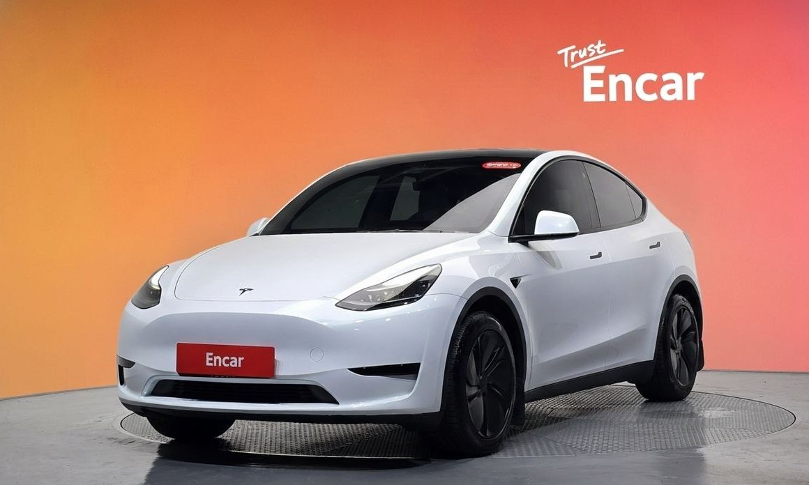 Tesla Model Y 2024