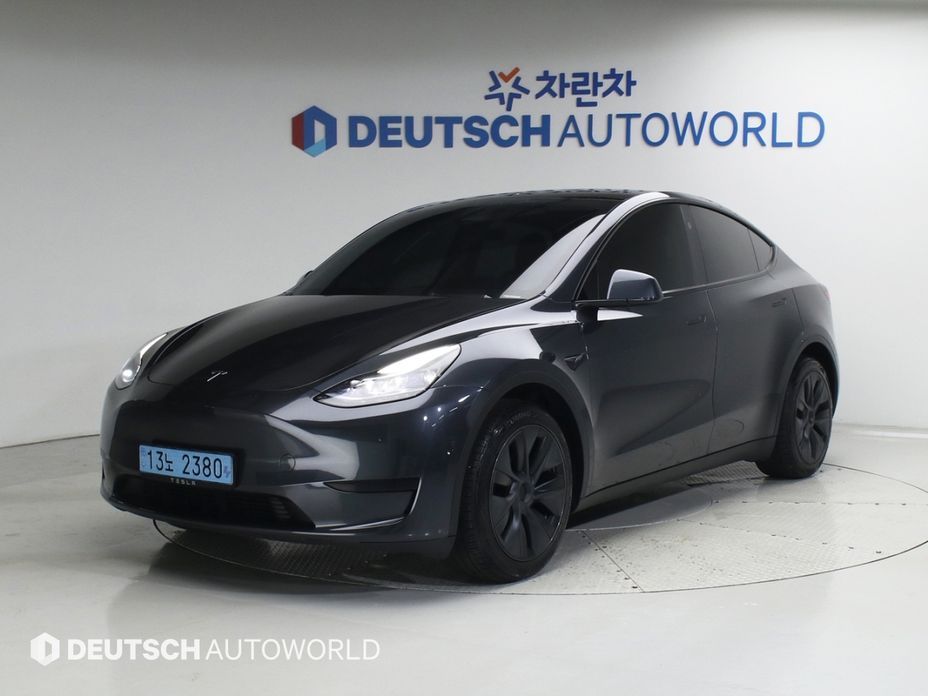 Tesla Model Y 2025