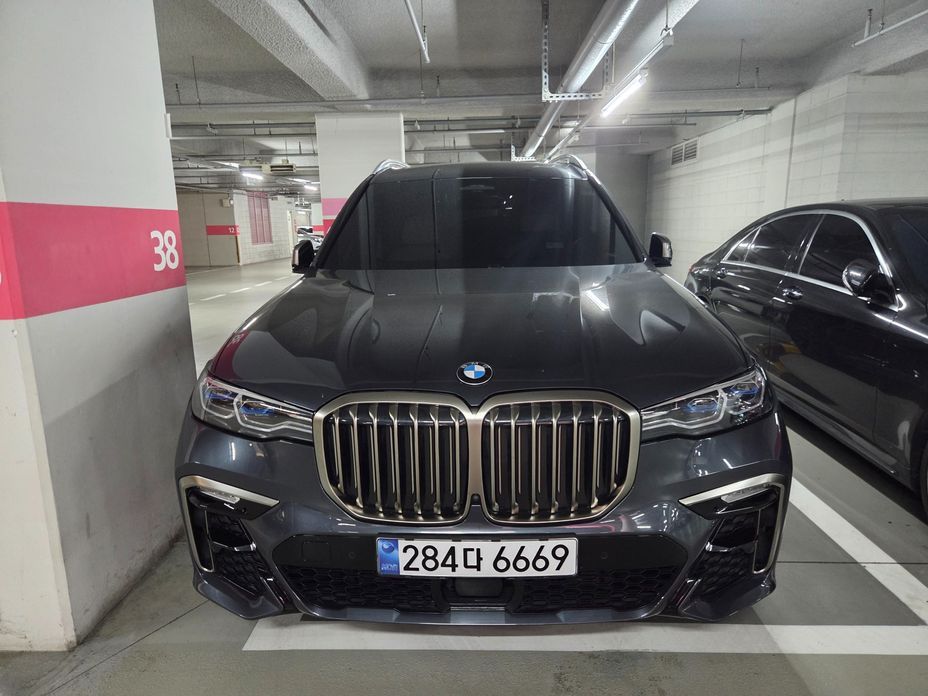 BMW X7 2021