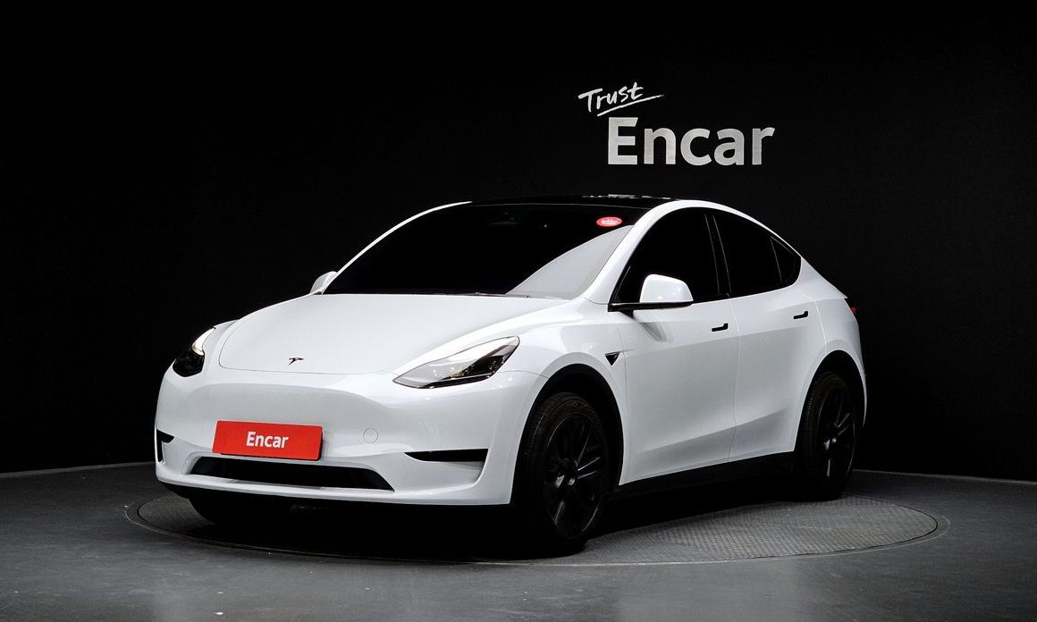 Tesla Model Y 2024