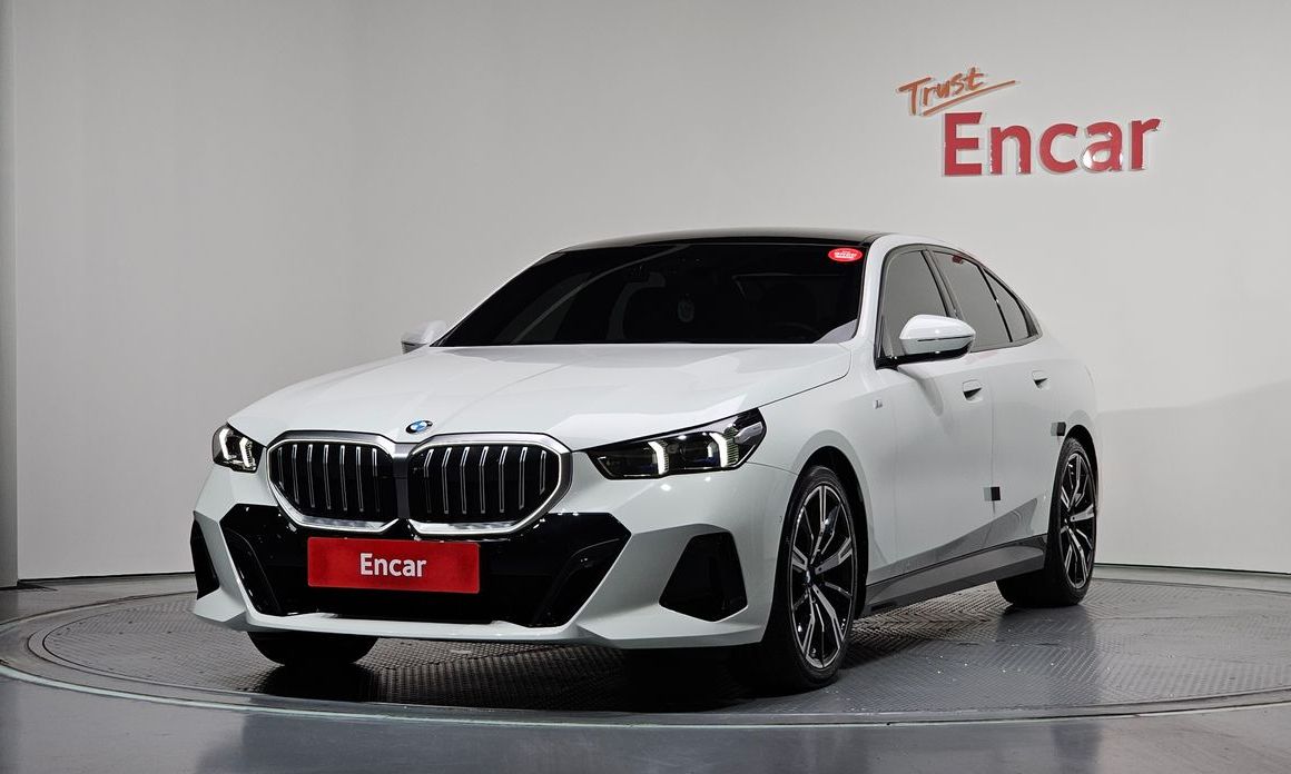 BMW 5-Series 2024