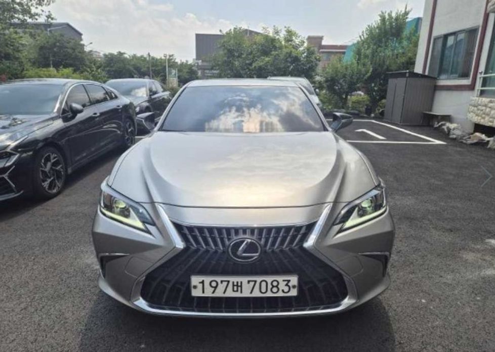 Lexus ES 2023