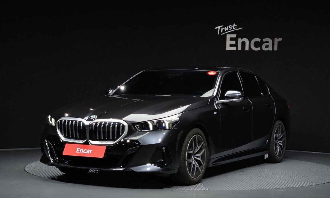 BMW 5-Series 2024