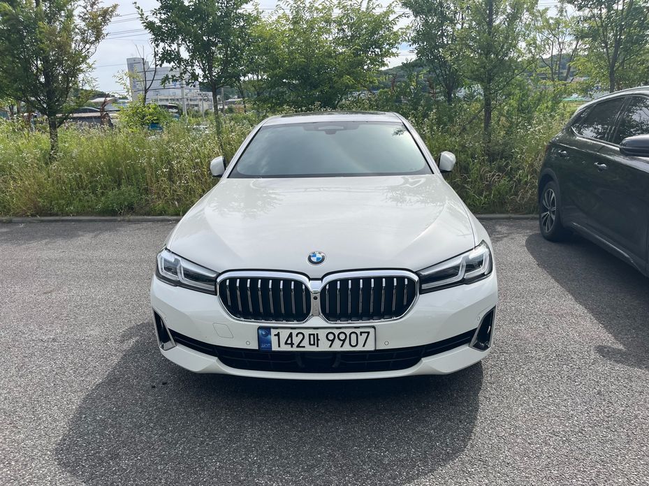 BMW 5-Series 2023