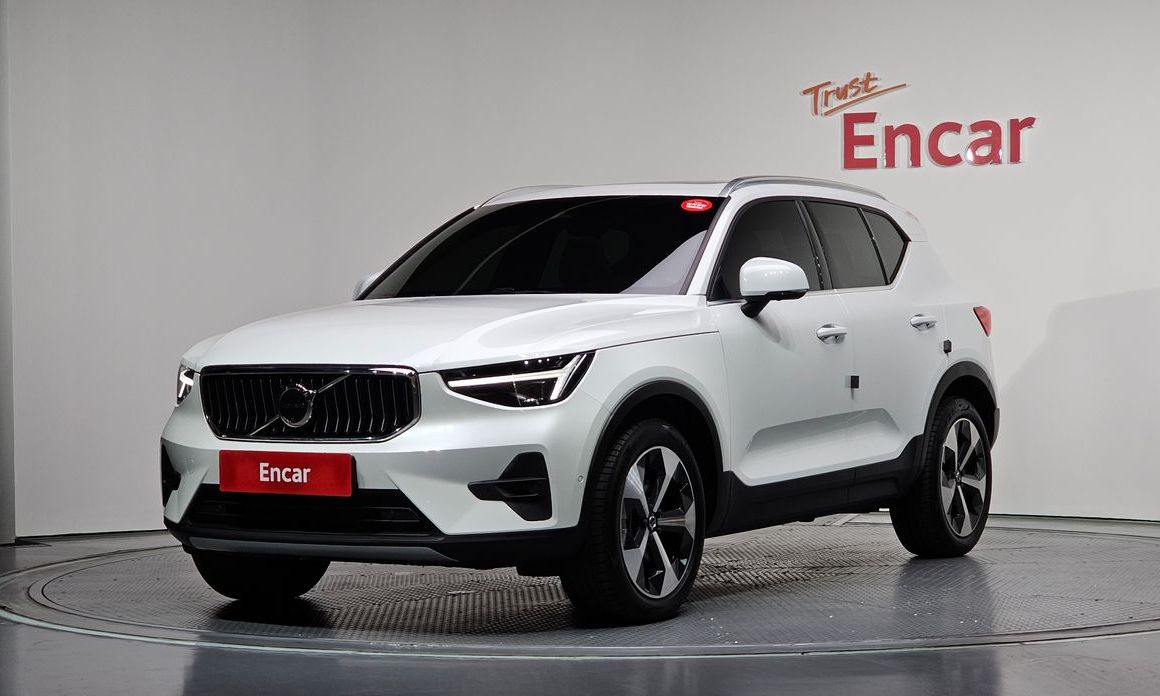 Volvo XC40 2025