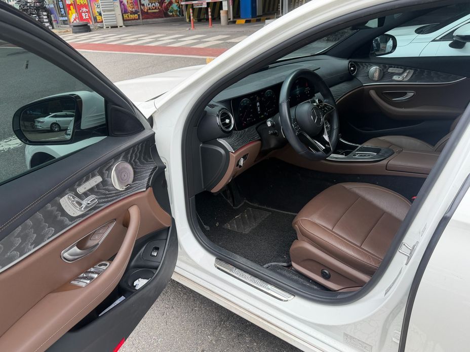 Mercedes-Benz E-Class 2022