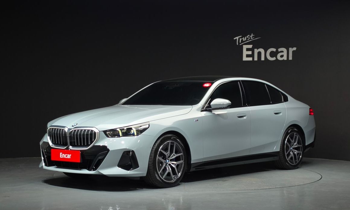 BMW 5-Series 2024