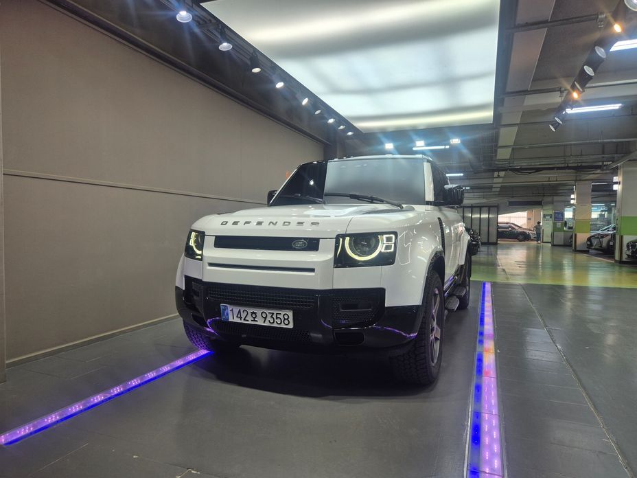Land Rover Defender 2025