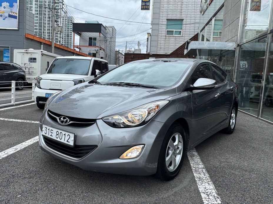 Hyundai AVANTE 2012