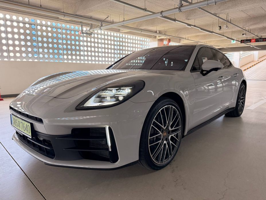 Porsche Panamera 2025