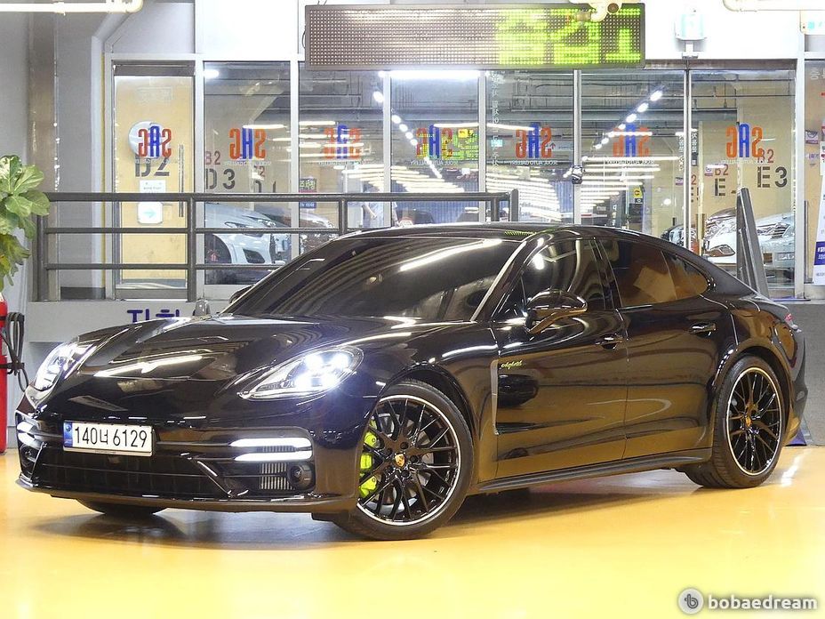 Porsche Panamera 2023