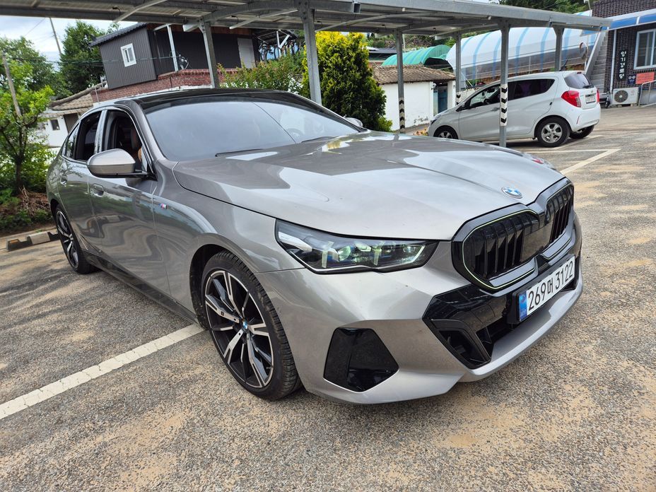 BMW 5-Series 2025
