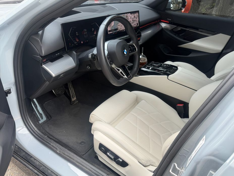 BMW 5-Series 2024