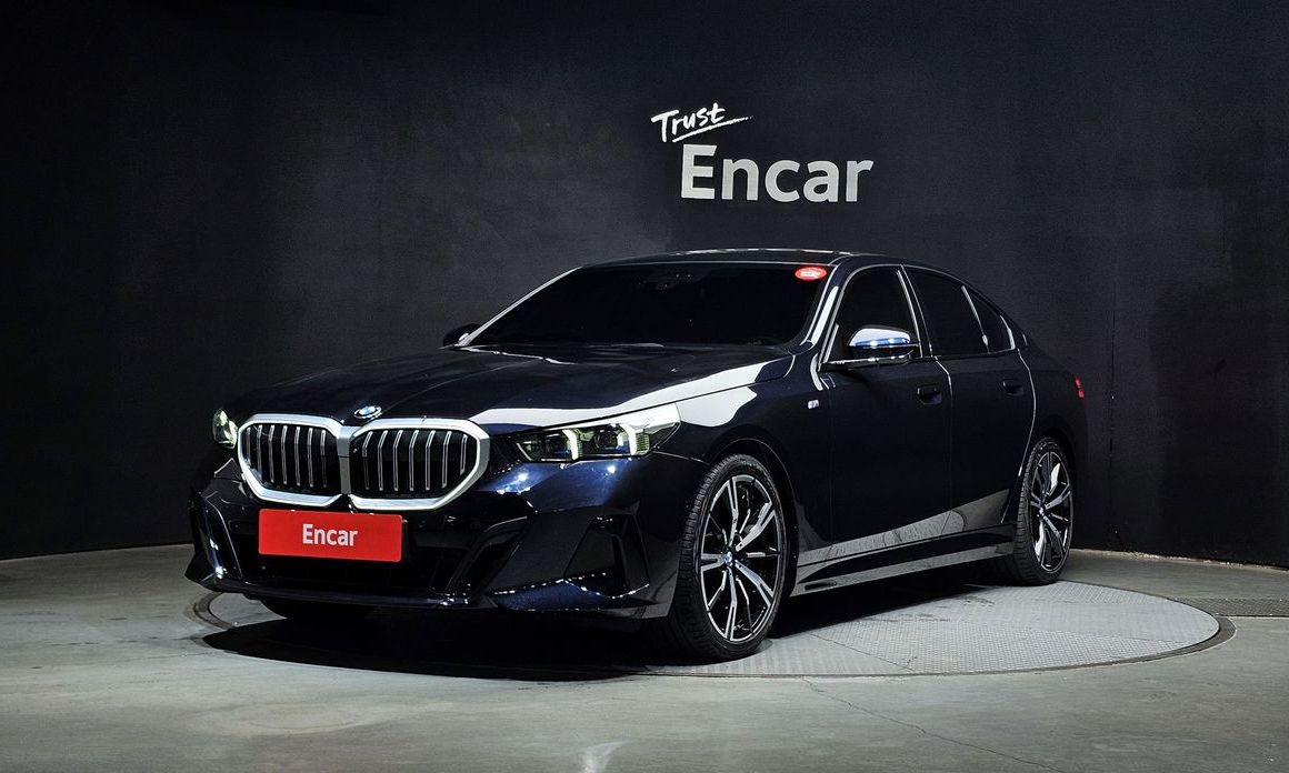 BMW 5-Series 2024