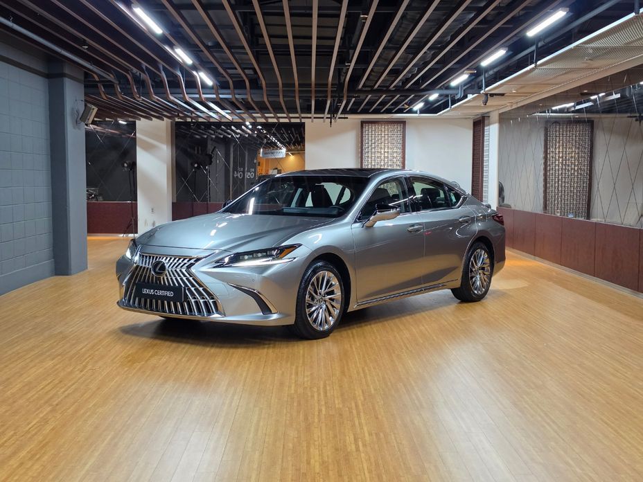 Lexus ES 2026