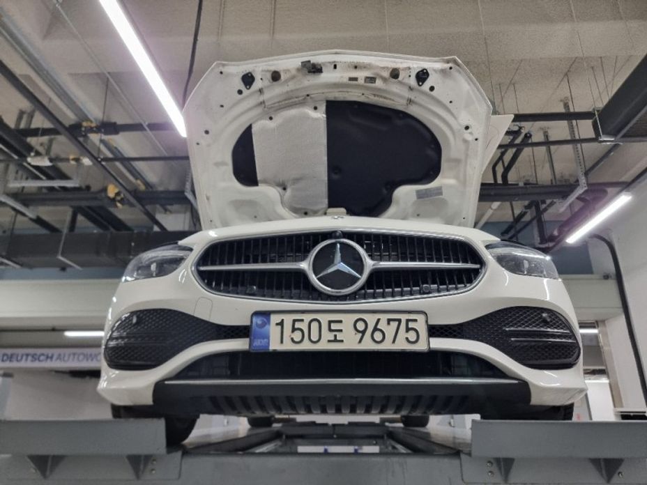 Mercedes-Benz C-Class 2024