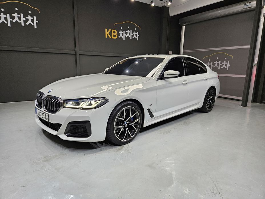 BMW 5-Series 2023