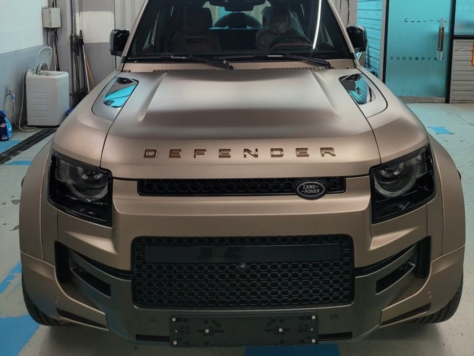Land Rover Defender 2025