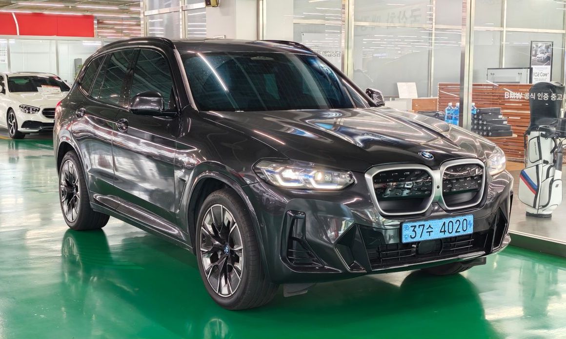 BMW iX3 2024