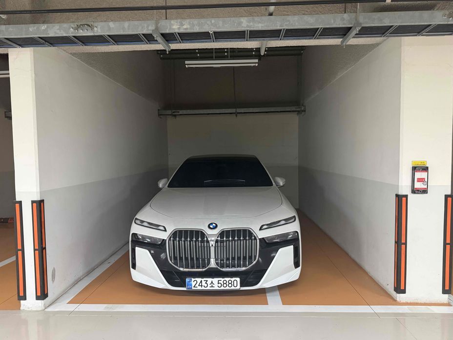 BMW 7-Series 2025
