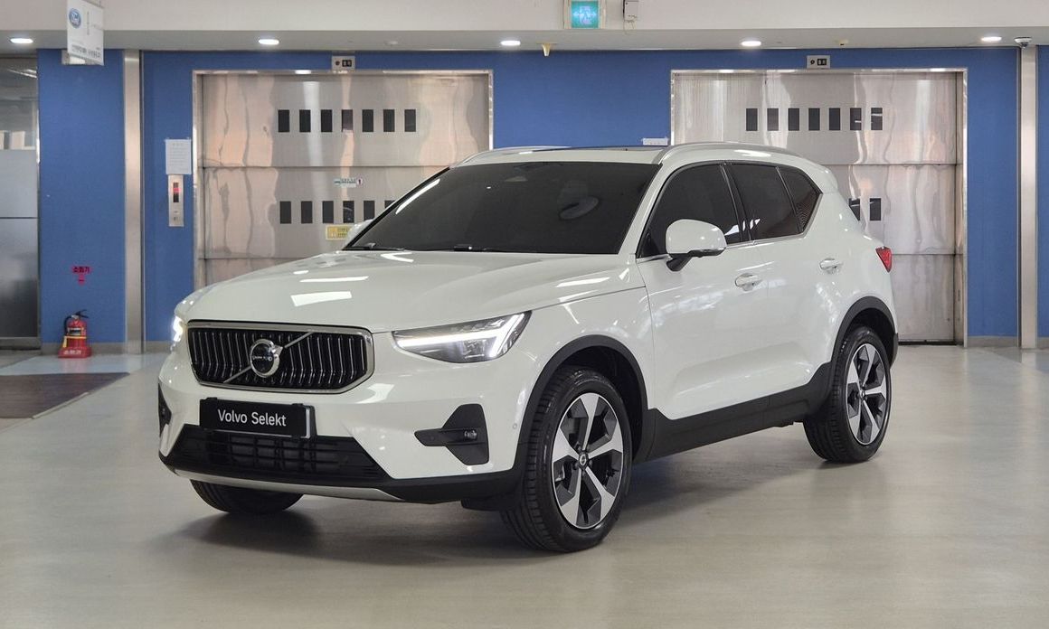Volvo XC40 2025